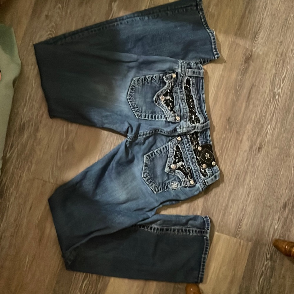 Miss Me jeans style: JP62158 Sz: 29, blue with black sequin embellishment.